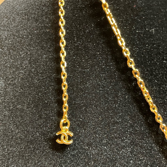 Authentic, exquisite CHANEL Necklace - Picture 7 of 11